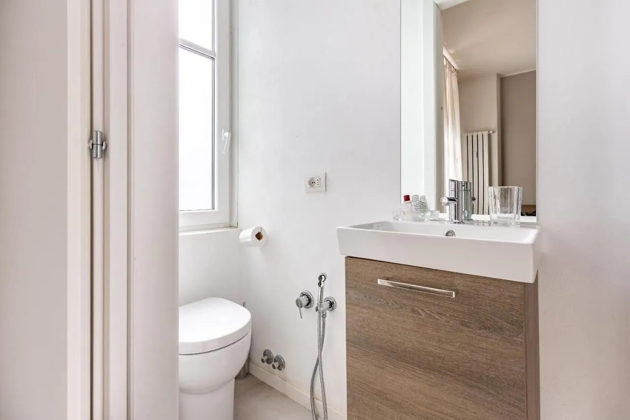 Cosy Studio With Shared Terrace! Milaan Appartement
