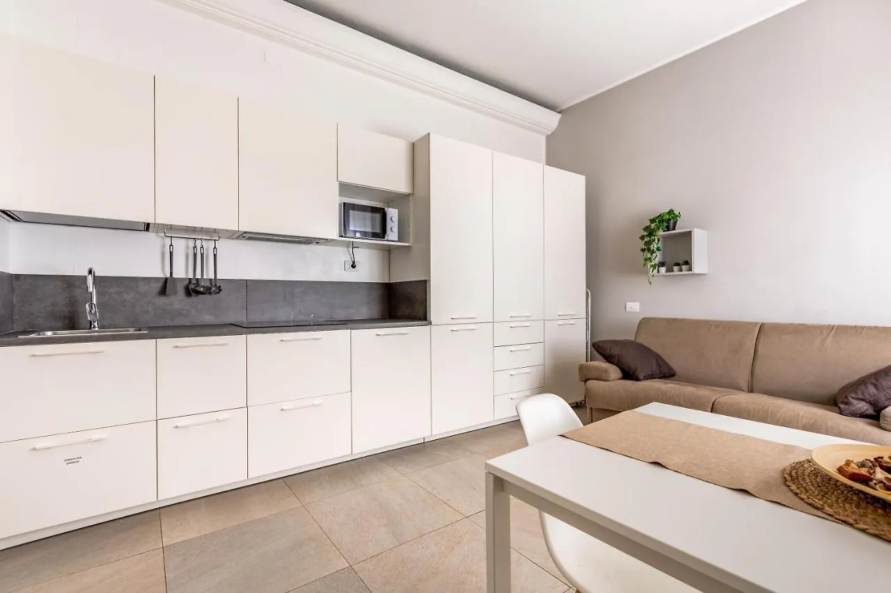 Cosy Studio With Shared Terrace! Milano Lägenhet