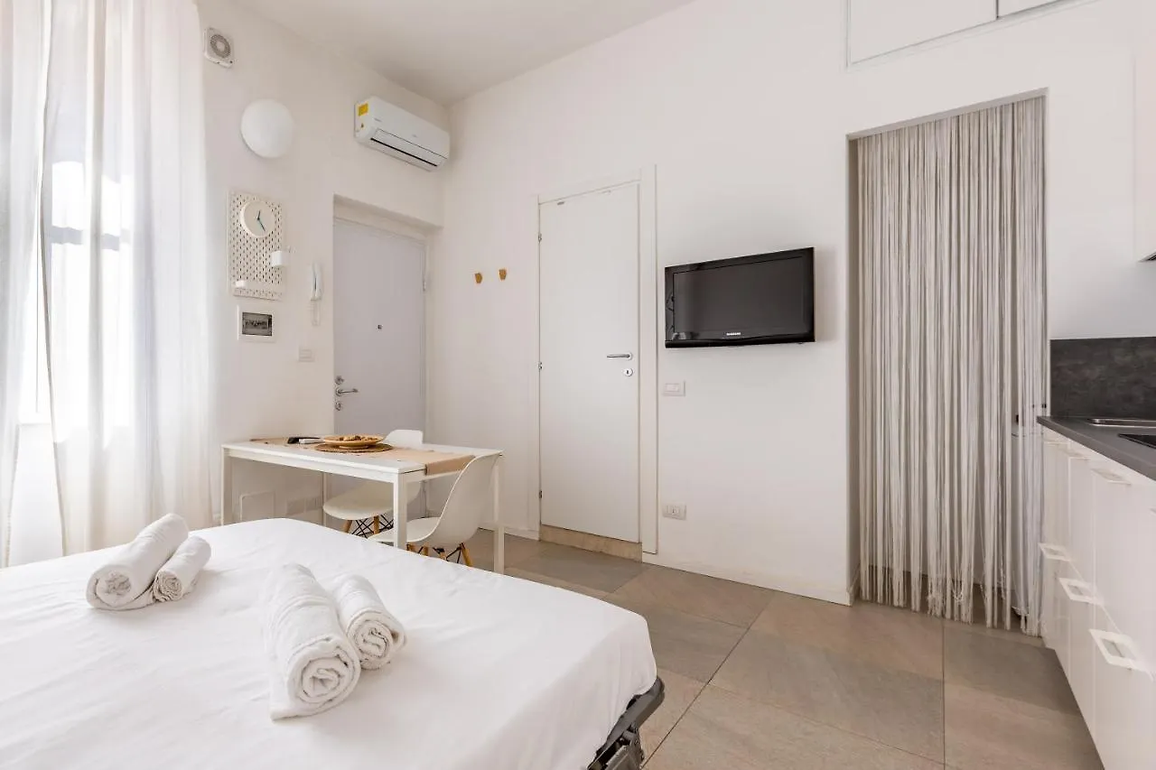 Cosy Studio With Shared Terrace! Μιλάνο 0*,  Ιταλία